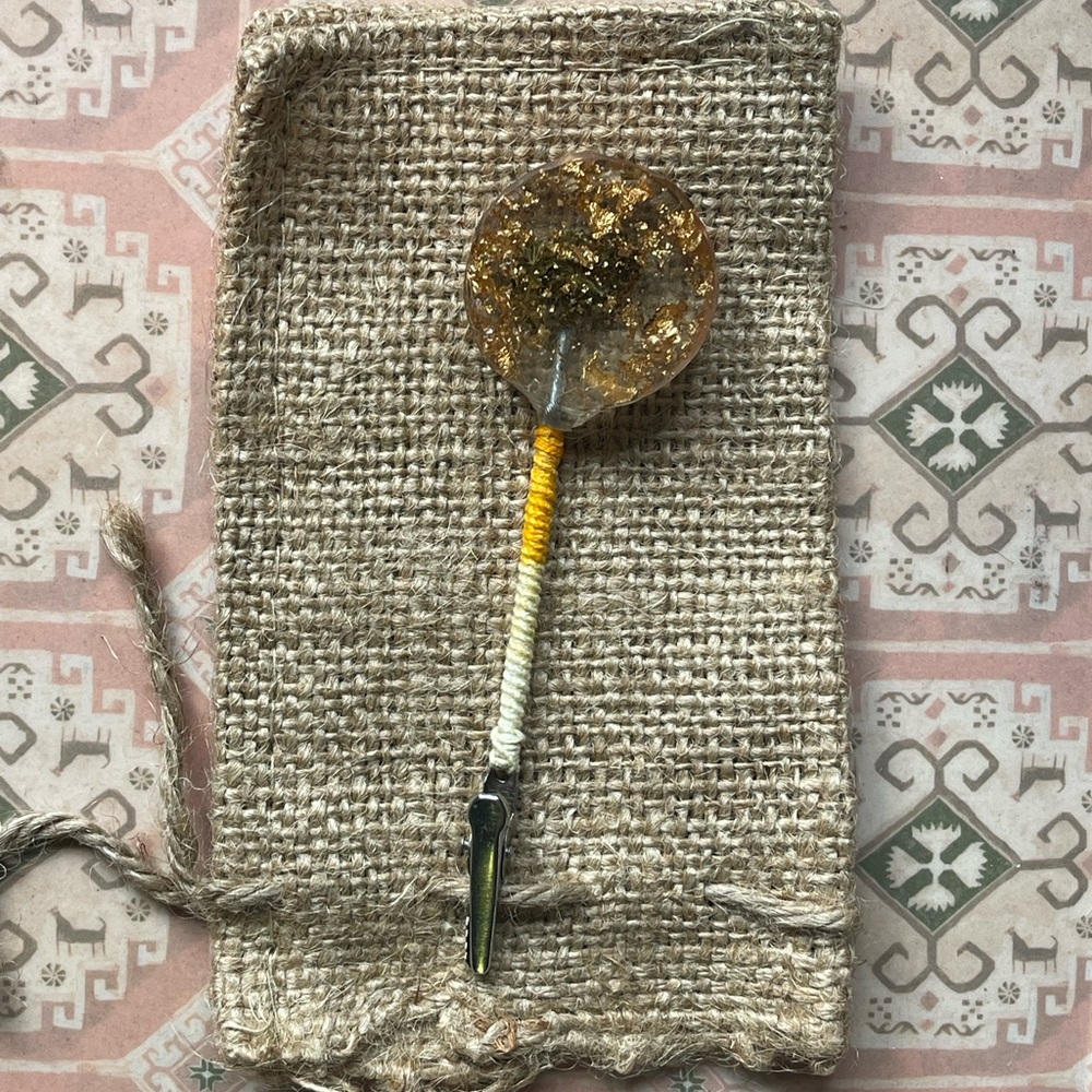 Handmade botanical resin art clip with macrame covered post - round bud 1A
